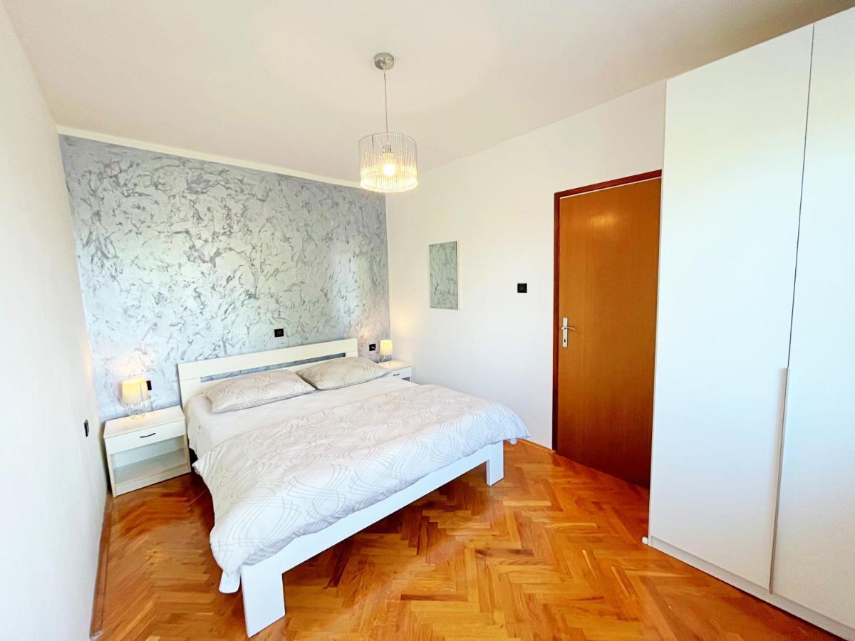 Adria Holiday Home Pinezići Kültér fotó
