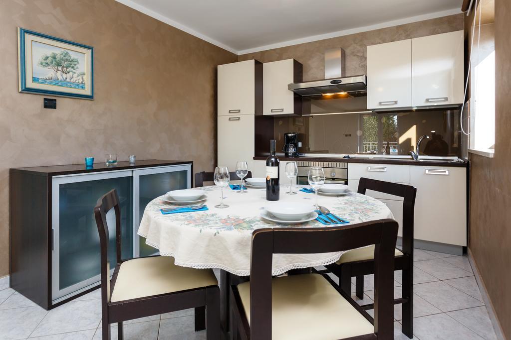 Adria Holiday Home Pinezići Kültér fotó