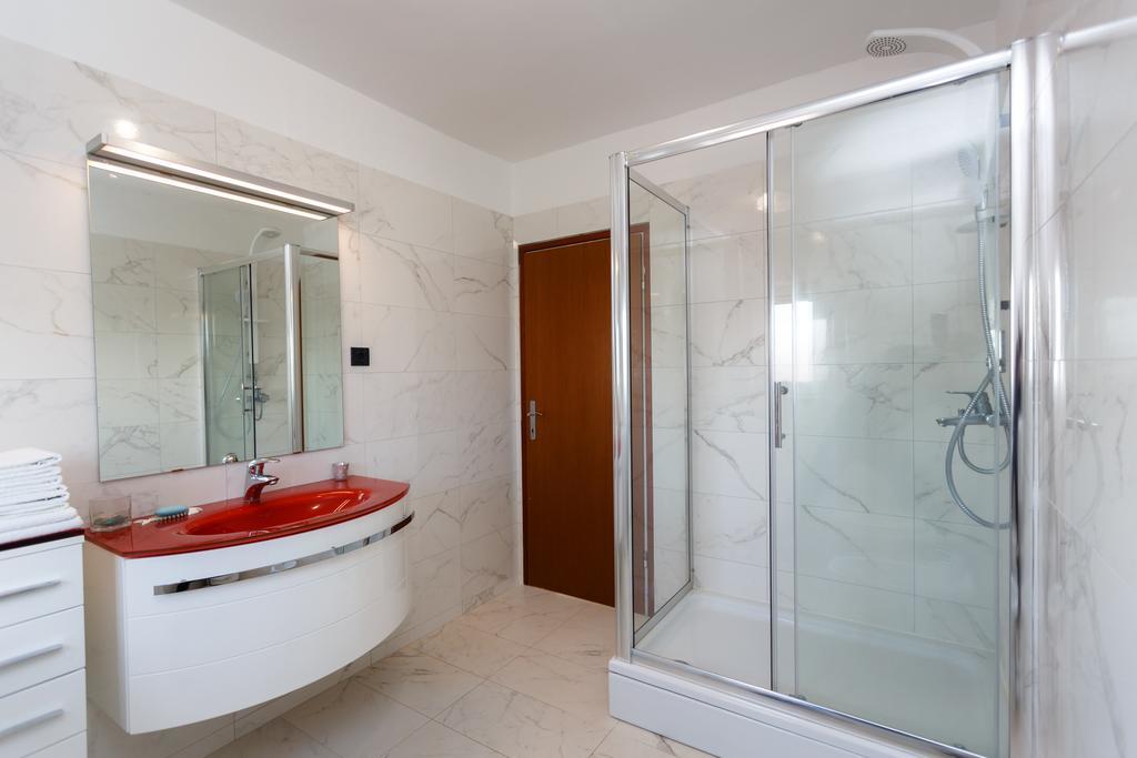 Adria Holiday Home Pinezići Kültér fotó